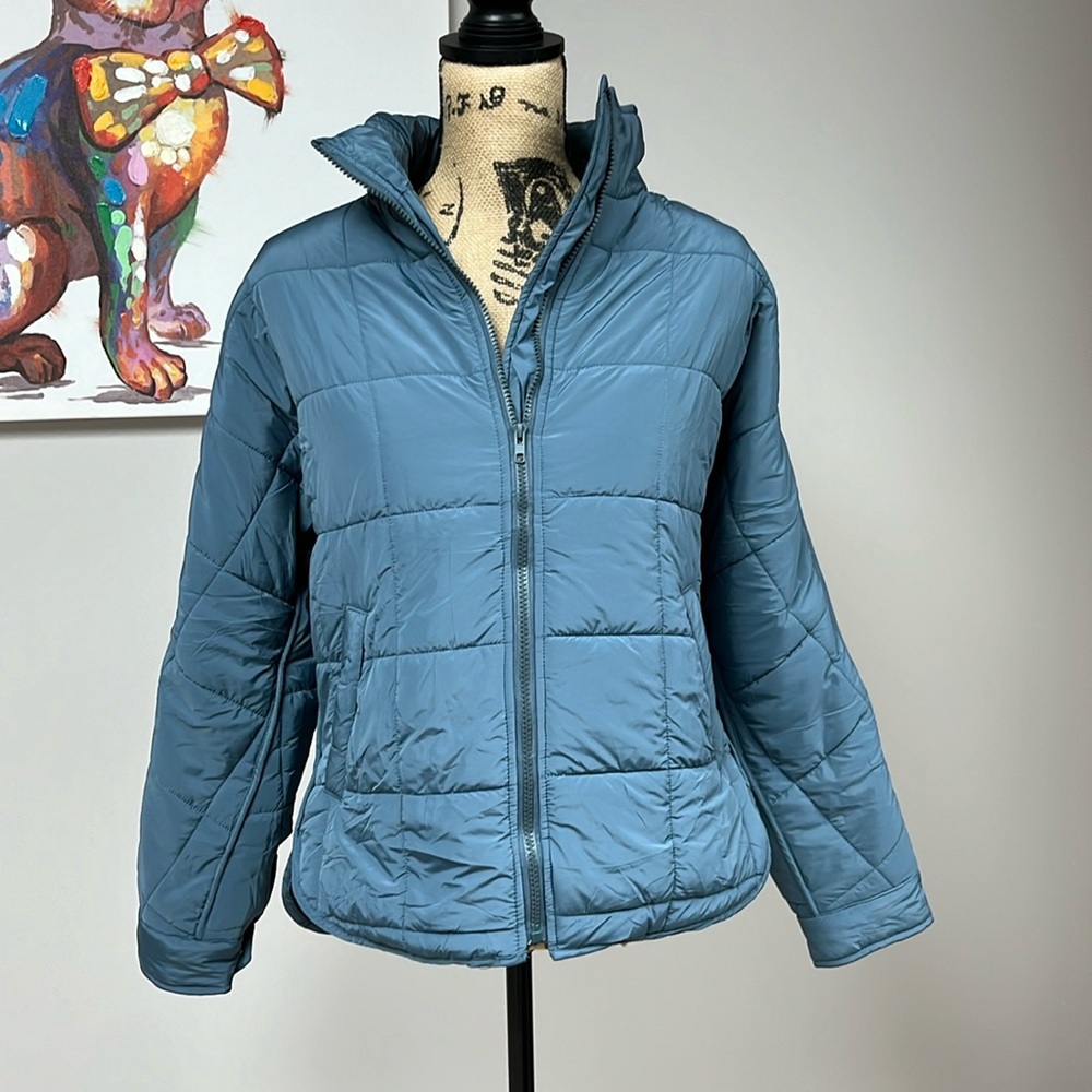 Ladies winter jacket. Size small. NWOT